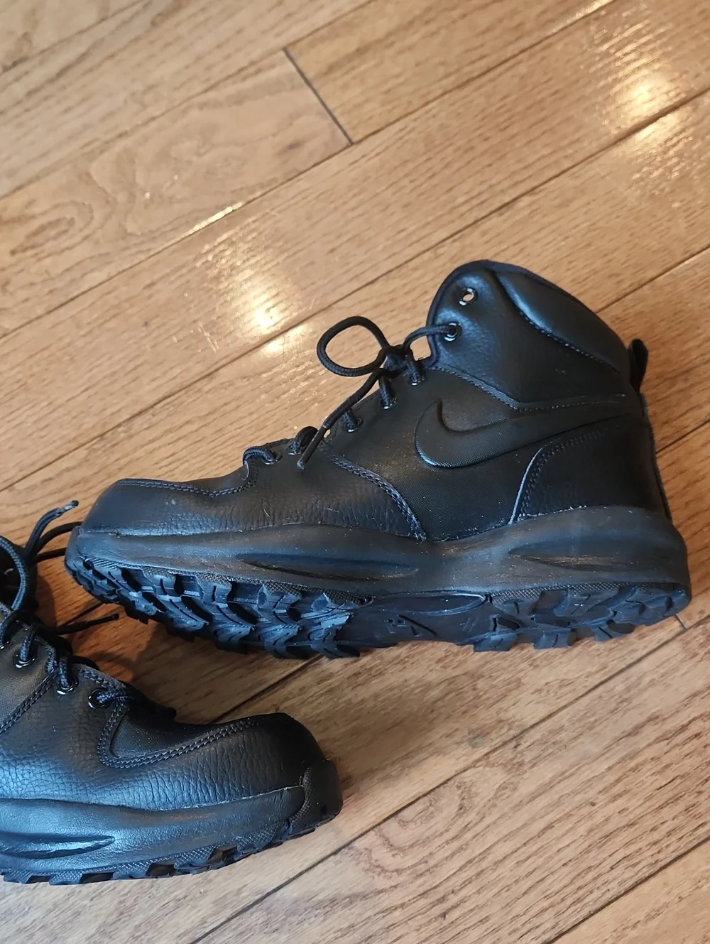 Nike Manoa Boots, Size 7